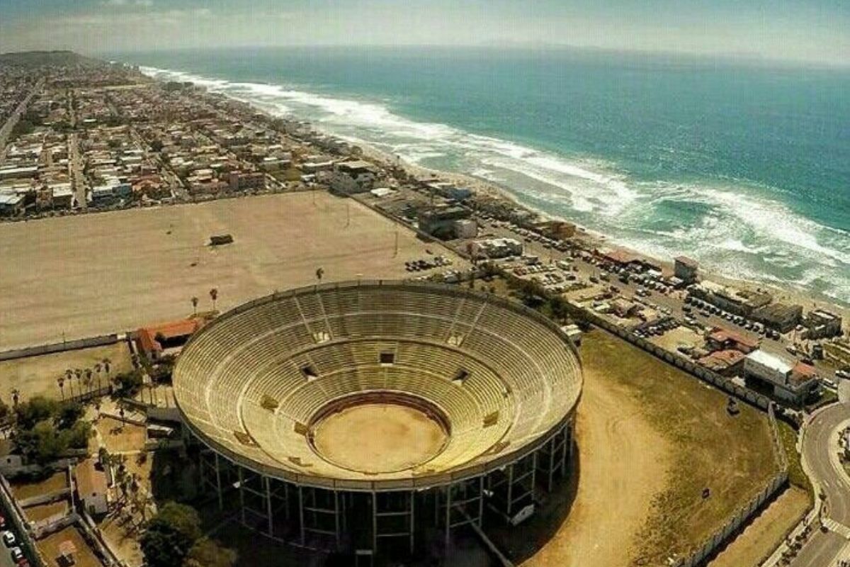 Después de 65 años, la histórica Plaza de Toros de Quito será demolida para dar paso a proyectos inmobiliarios, en un cambio que refleja la transformación cultural y urbana de la ciudad. (PINTEREST)