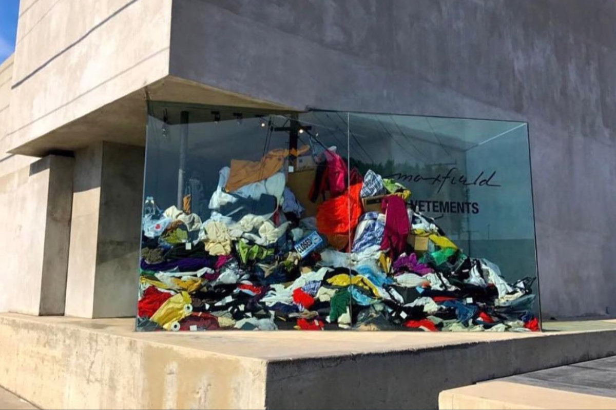 El gobierno francés presentó un proyecto de ley que busca limitar la moda rápida con impuestos, restricciones publicitarias y estímulos a la producción sustentable. (Imagen: www.thefashionlaw.com)