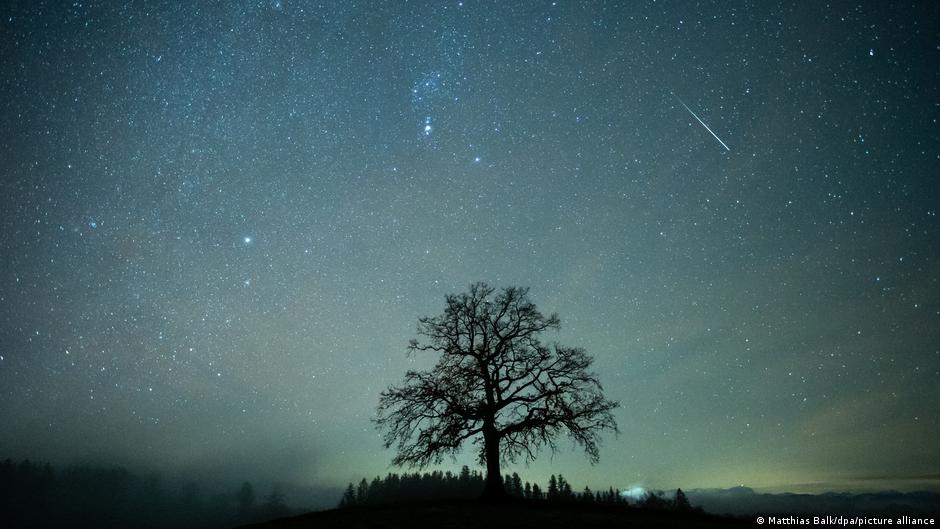 LLuvia de meteoritos La lluvia de meteoritos podría ser similar a esta lluvia de estrellas