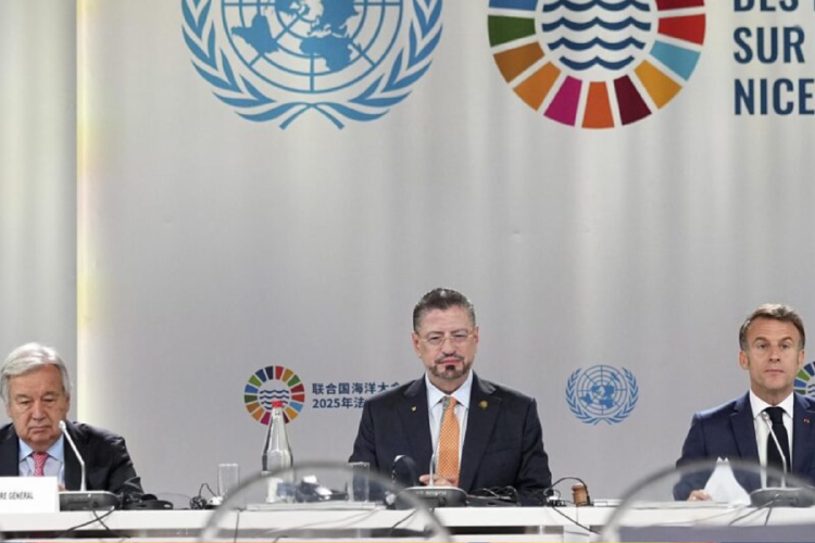 cumbre de los oceanos Según la ONG Oceana, en 2024 más de 100 barcos arrastreros operaron dentro de parques naturales franceses, acumulando más de 17.000 horas de pesca. (deultimominuto.net)