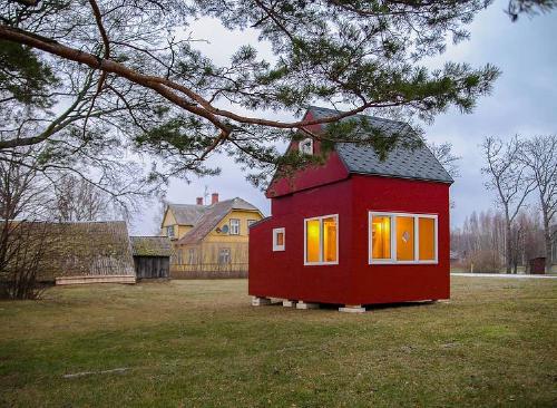 Diseñan una vivienda sustentable "origami", que se pliega y se arma en tres hora
