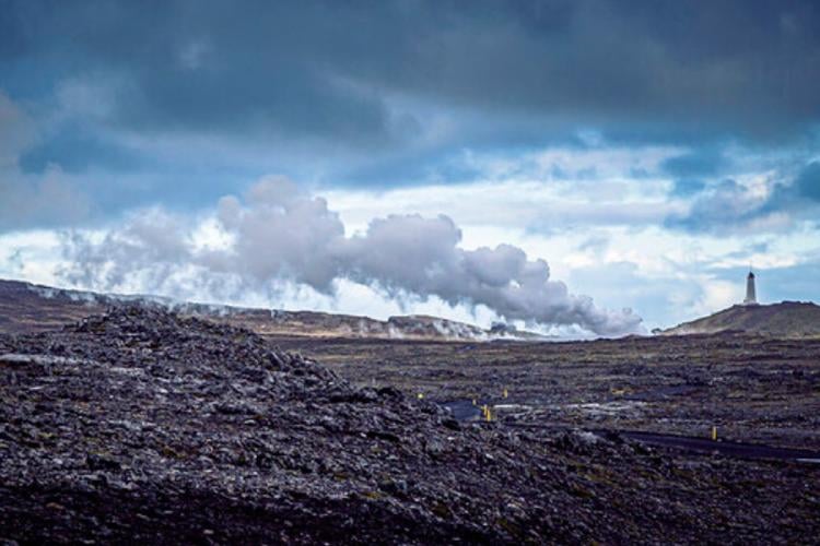 niebla \"Grandes partes del país están completamente cubiertas por la neblina\", indicó Hlynur Árnason, especialista en calidad del aire de la Agencia Islandesa de Medio Ambiente y Energía. (ekolist.cz)