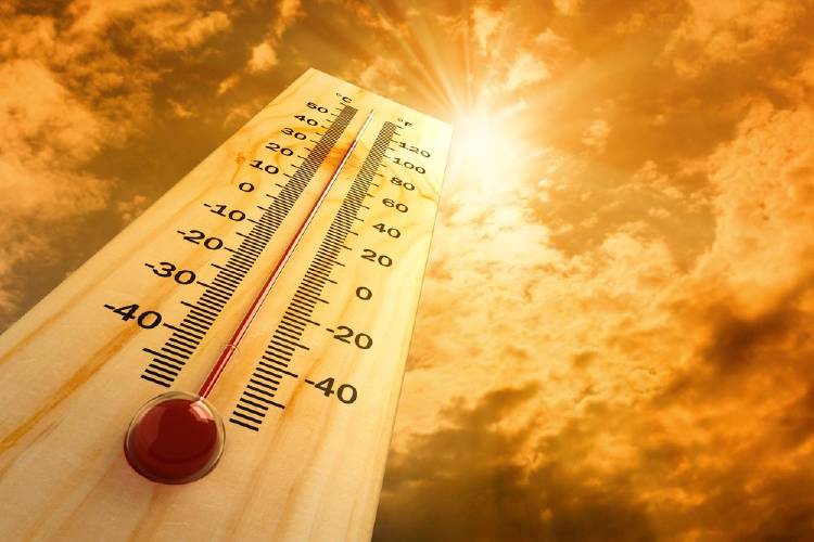 Un termómetro marca el aumento de temperatura