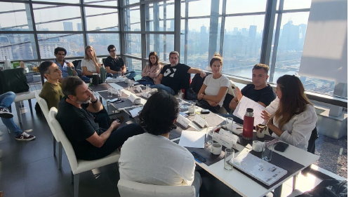 COMERCIAL Desde hace más de 65 años en el mundo y 25 años en Argentina, Vistage acompaña a empresarios y altos ejecutivos en su desarrollo personal y profesional.