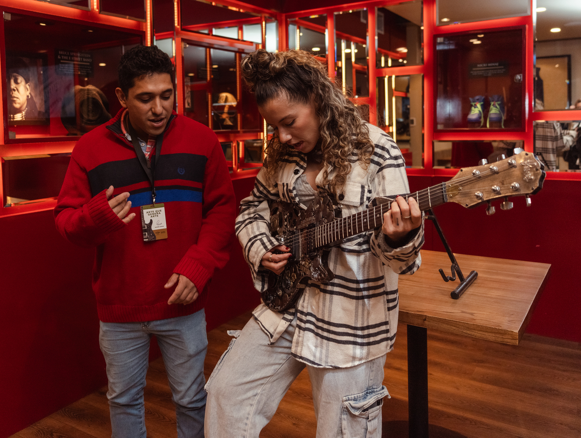 Federikita probando una Lemos Federikita probando una Lemos