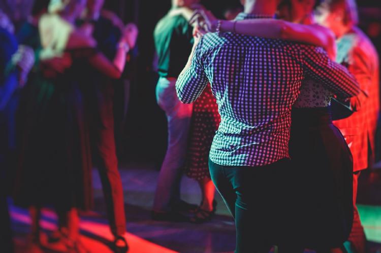 Beneficios de bailar Beneficios de bailar