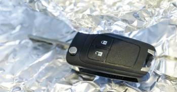 ¿Por qué recomiendan envolver las llaves del auto en papel de aluminio? ¿Por qué recomiendan envolver las llaves del auto en papel de aluminio?