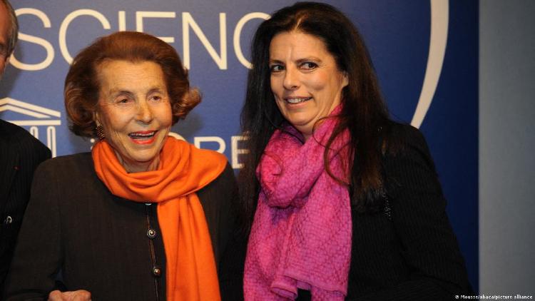 Francoise Bettencourt Meyers y su madre, en 2011.