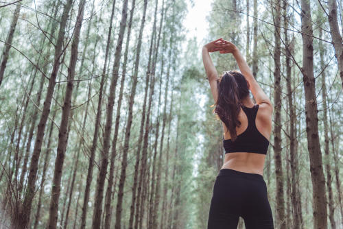 mujer entrenando