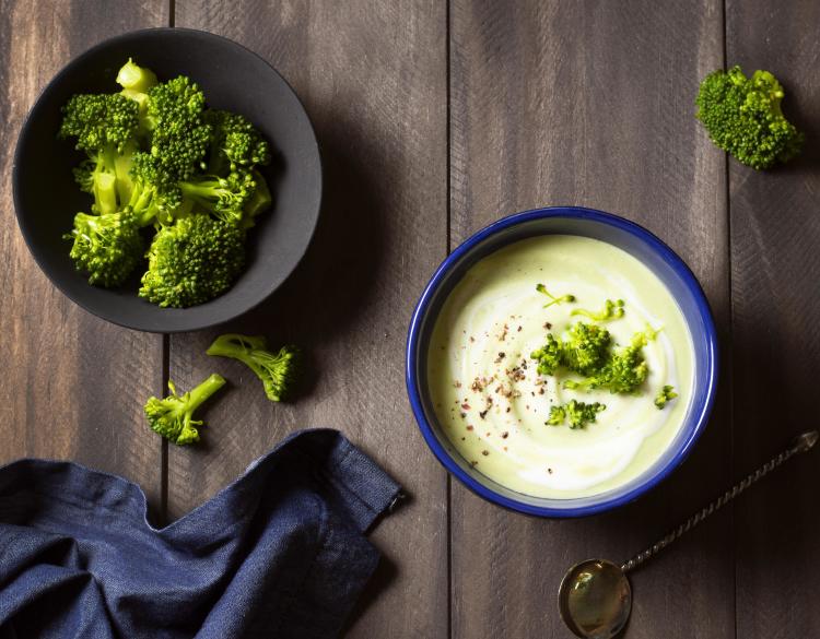 broccoli-soup-winter-food-top-view broccoli-soup-winter-food-top-view