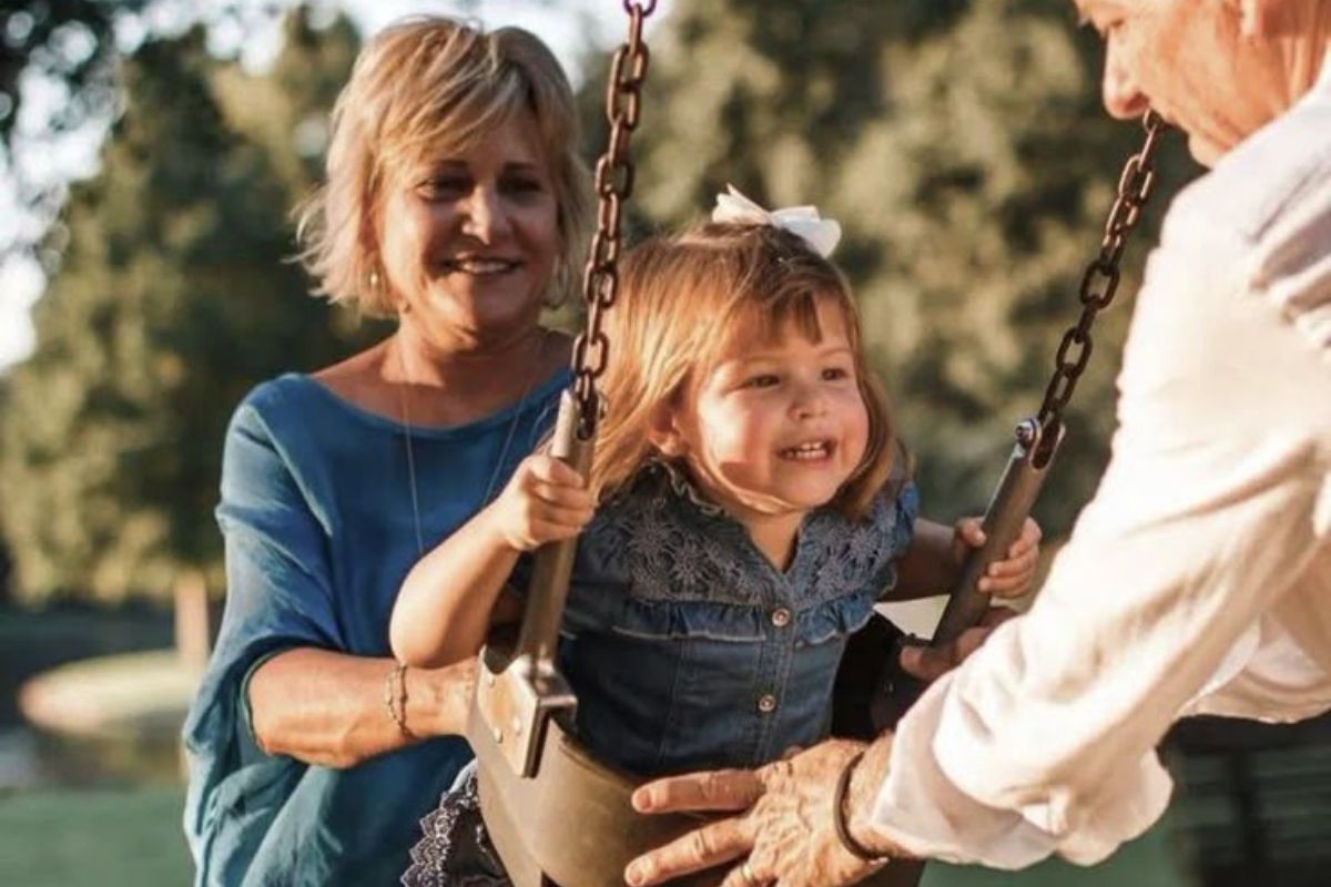 Se trata de una relación donde ambas generaciones se fortalecen mutuamente. Imagen: Pinterest