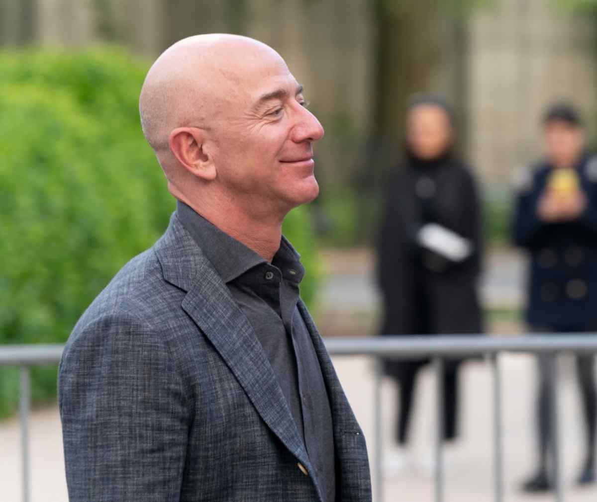 JEFF BEZOS JEFF BEZOS