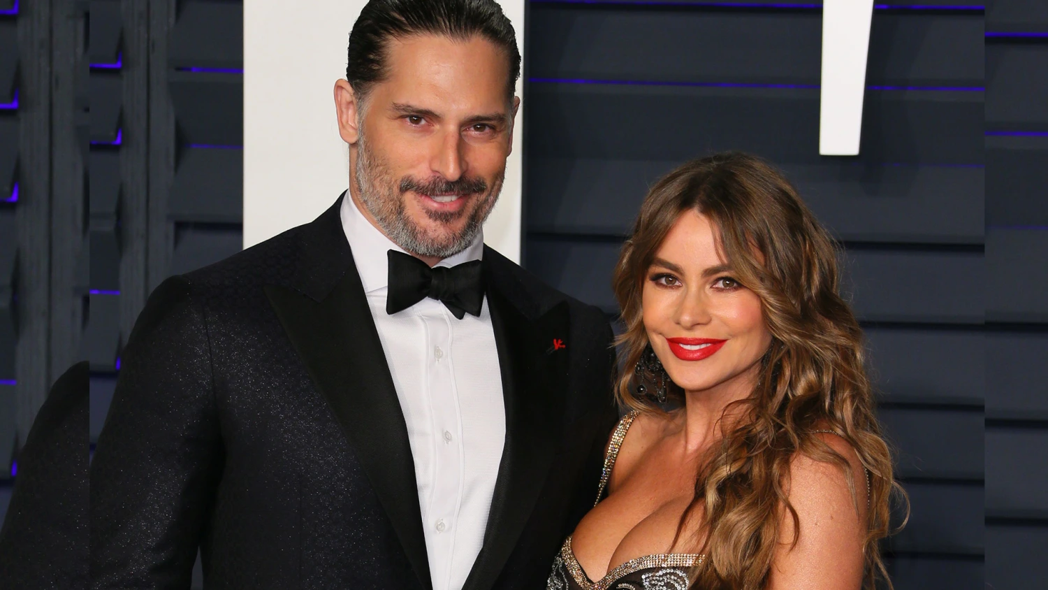 sofia vergara joe manganiello alfombra roja vanty fair d94254