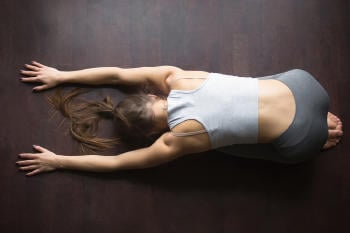 yoga para la escoliosis