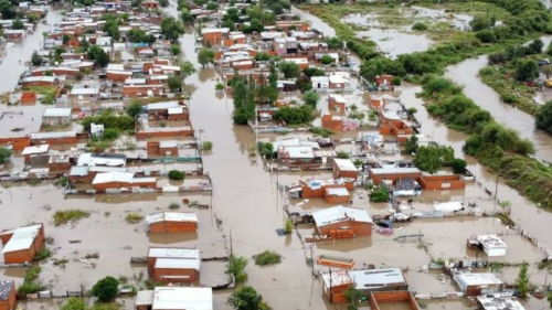 bahia blanca Foto aérea de las calles inundadas en Bahía Blanca por las fuertes lluvias. (Foto: EFE)