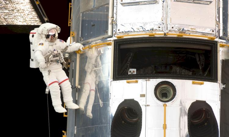 Espacio-y-jo?venes Espacio-y-jo?venes.jpg