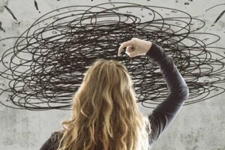 mujer Existen test psicológicos validados, como el TAS 20 (Toronto Alexithymia Scale), que permiten evaluar el nivel de alexitimia. (PINTEREST)