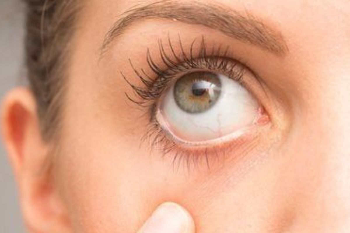 El tic en el párpado es un fenómeno común y generalmente temporal. Imagen: Pinterest