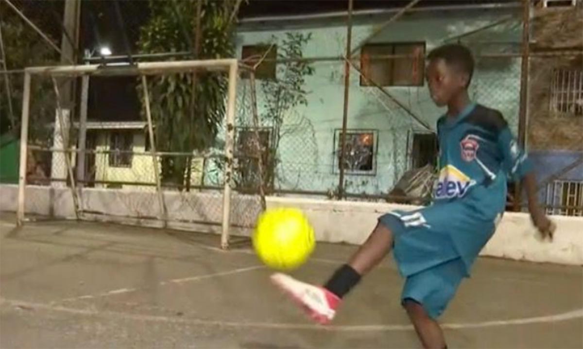 niño futbol niño futbol