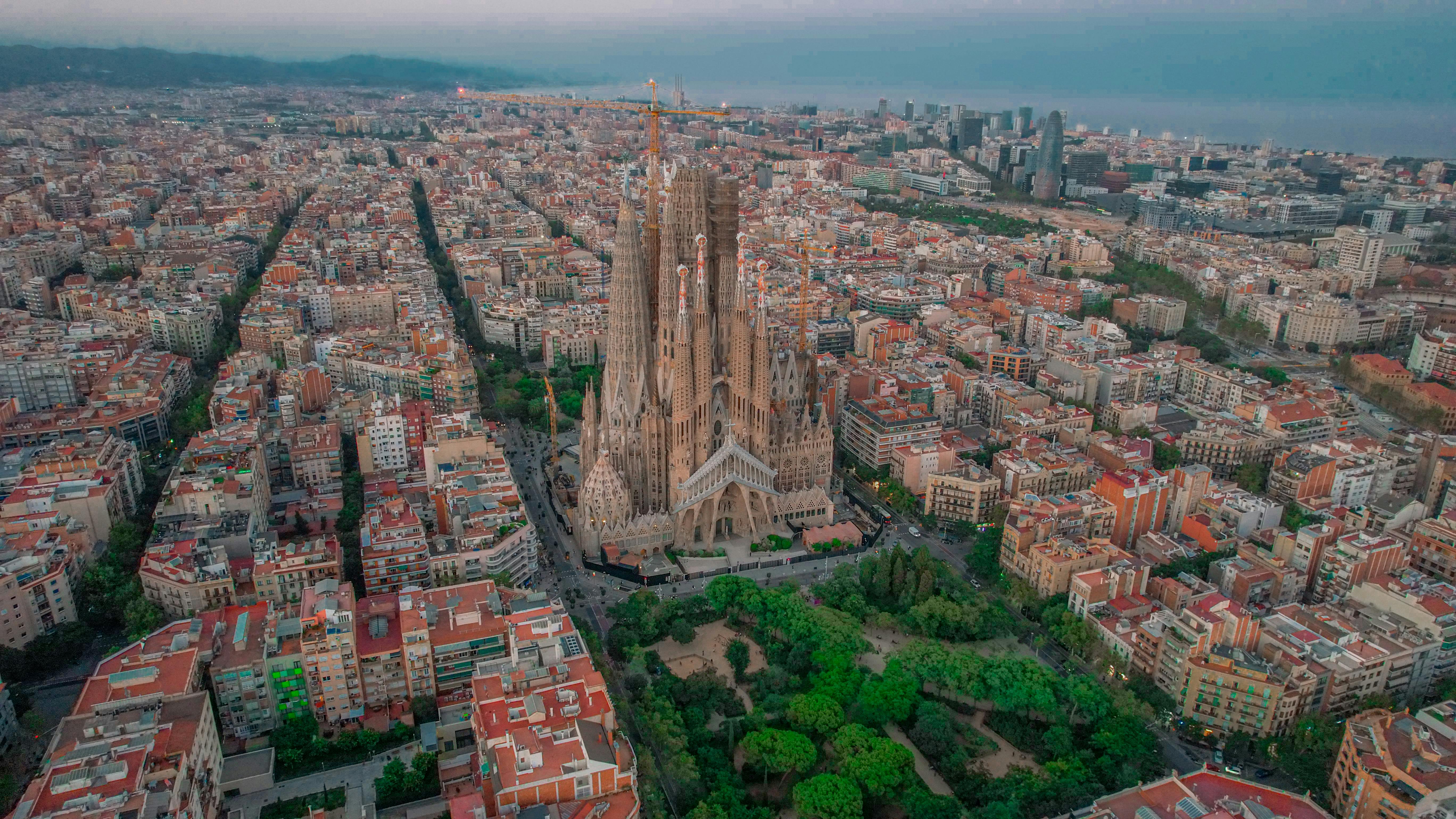 Asfalto en Barcelona / Pexels archie mcnicol 559645417 18602899