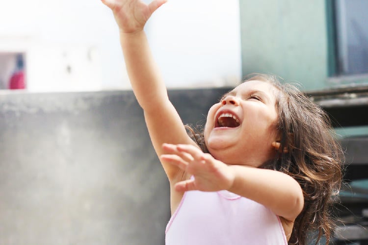 niña sonriente