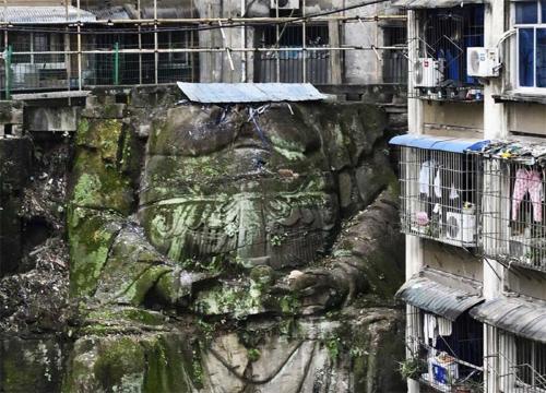 Descubrieron una gigantesca estatua de Buda de más de 1000 años debajo de un edificio en China