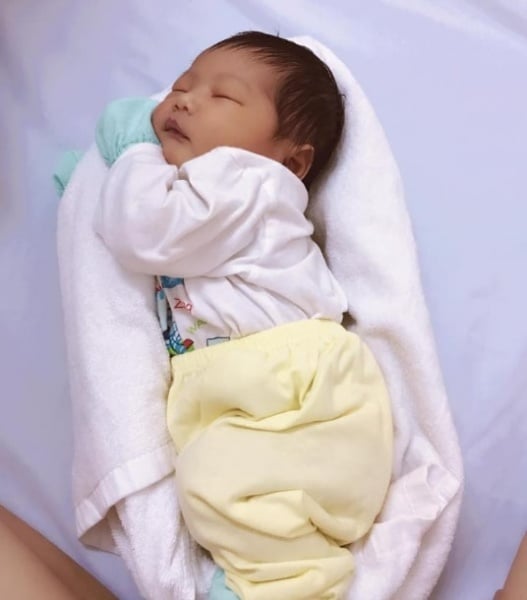 Empleador instalaciones Sustancial Enfermera muestra cómo dormir a un bebé rápidamente y se hace famosa en las  redes | Bioguia