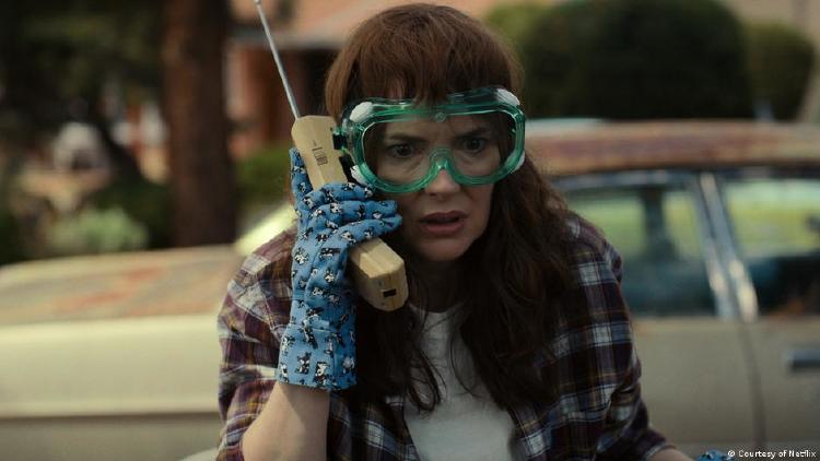 Winona Ryder interpreta a Joyce Byers, la madre de Will, en la serie.