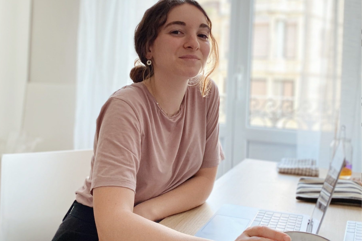 influencer Laura Peinado es creadora de contenido española que promueve un estilo de vida vegano y sostenible (foto: pamplona2030.es)