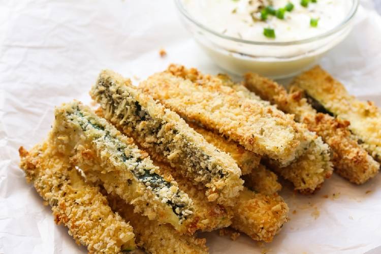 Bastones de zucchini rebozados