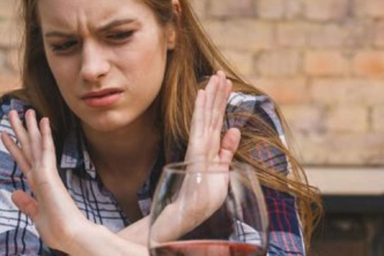 sobriedad En Estados Unidos ha surgido un fenómeno que está cambiando la manera de ver la vida social: el movimiento Sober Curious. imagen: Pinterest