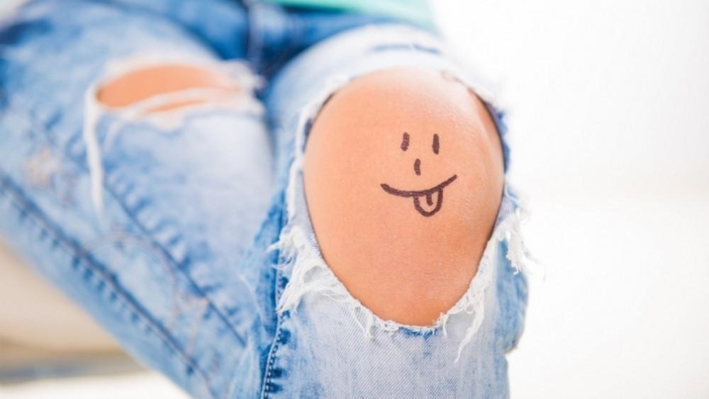 La gelatina es una fuente de la proteína colágeno, una sustancia que participa en el tejido, huesos, ligamentos, y la construcción del cartílago La gelatina es una fuente de la proteína colágeno, una sustancia que participa en el tejido, huesos, ligamentos, y la construcción del cartílago