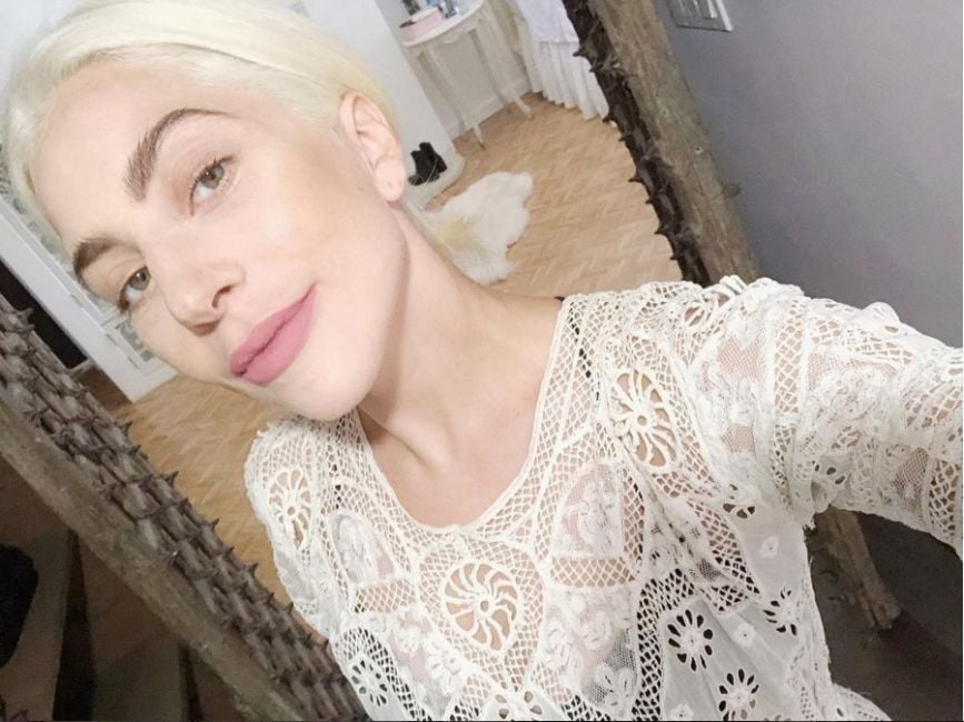 Lady Gaga llamó la atención por publicar una imagen sin maquillaje