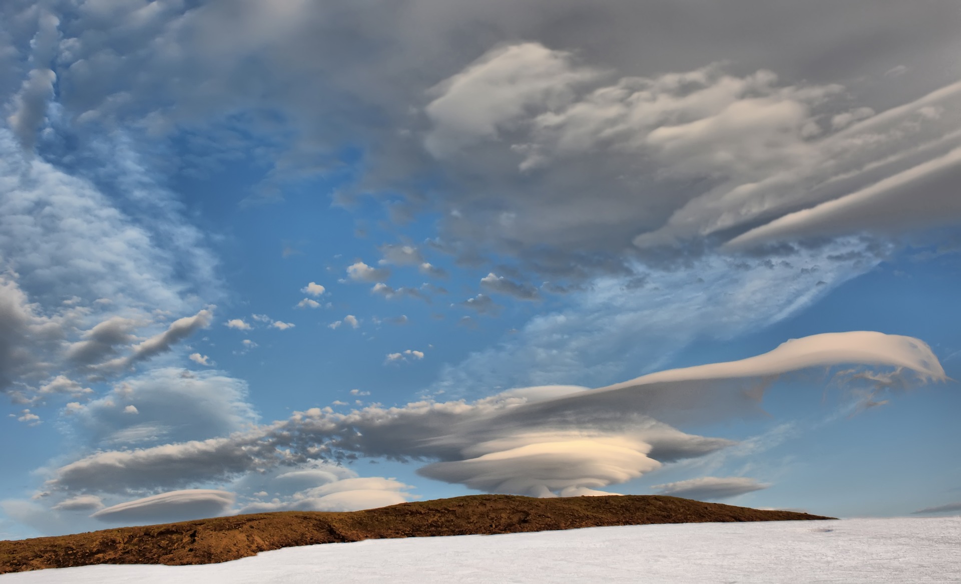 nubes lenticulares universo. jpg nubes lenticulares universo. jpg