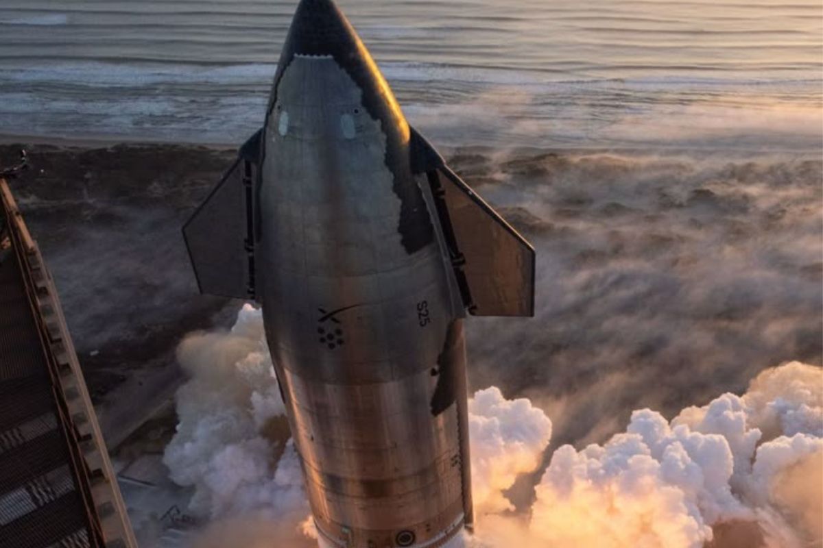 SpaceX logra el despegue exitoso de su nave más potente, alcanzando la órbita suborbital pese a protestas ambientales y reclamos de México. (PINTEREST)