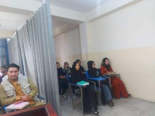 taliban mujeres Los talibanes permitirán que las mujeres estudien, pero con clases segregadas