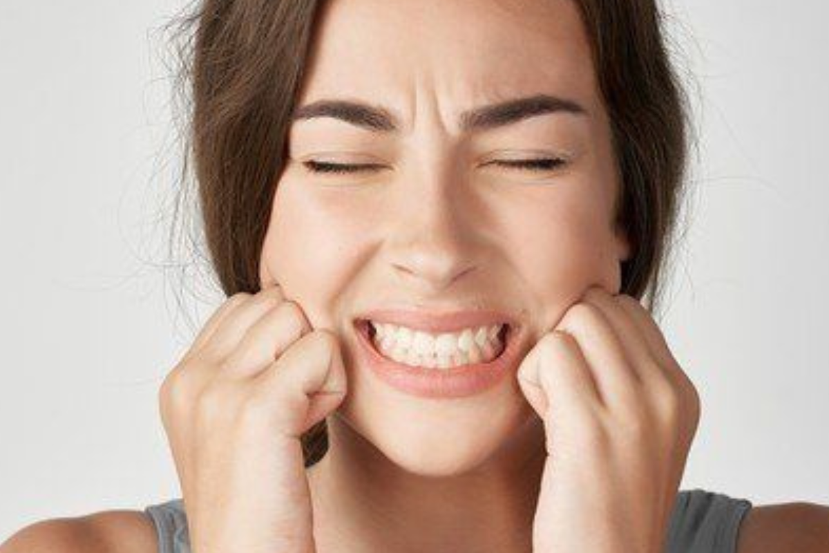 bruxismo Según la biodescodificación, detrás del bruxismo existe una problemática de no poder decir o hacer algo que se siente (Foto: Pinterest)