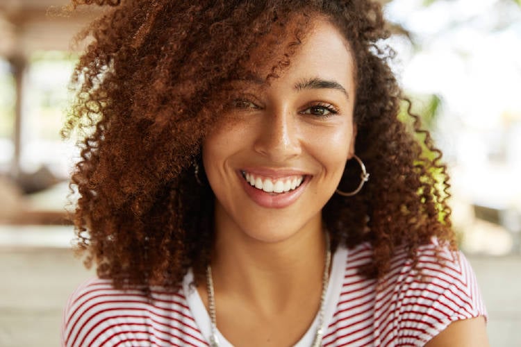 mujer sonrisa