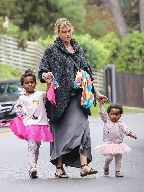 charlize-hija-trans- charlize-hija-trans-