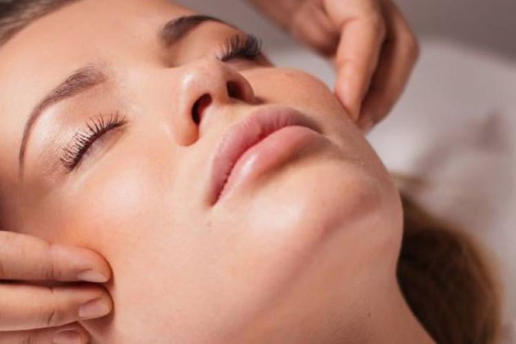 masaje facial Imagen: Pinterest